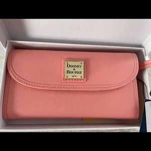 DOONEY and BOURKE SAFFIANO CONTINENTAL CLUTH